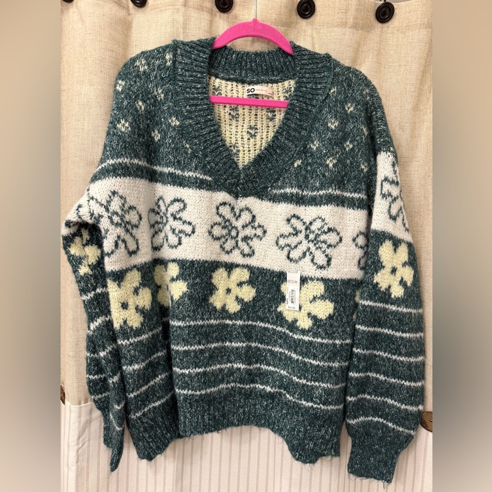 SO Women's Floral Oversized V-Neck Sweater - Green and Cream